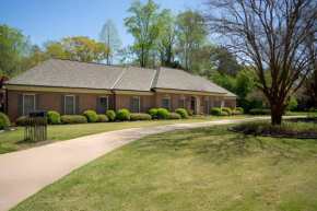 Lakefront Retreat w/ Guest House